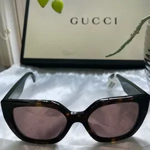 Gucci | Accessories | Nwt Gucci Black Sunglasses W Red And  display picture 1